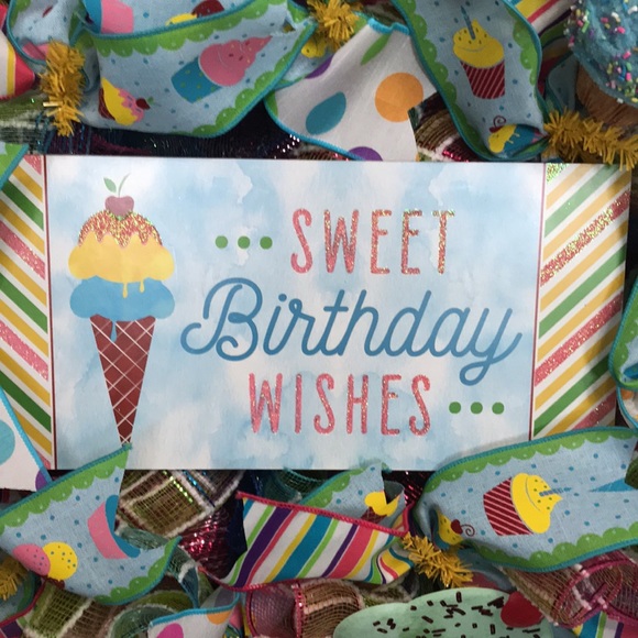 Sweet Birthday Wishes Wreath - Picture 4 of 7